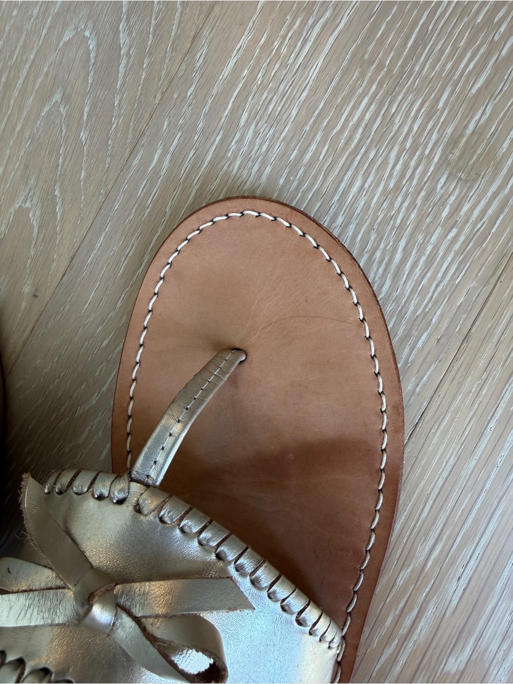 Jack Rogers Adeline Gold Whipstitched Leather Bow Thong Flat Sandals Size 7M - Picture 4 of 7